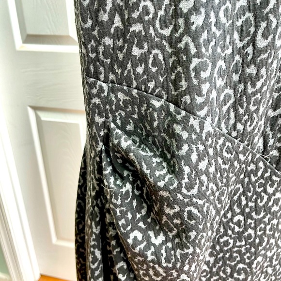 BNWT Ann Taylor Black Dress with a black pattern in Size 14 - Picture 4 of 8